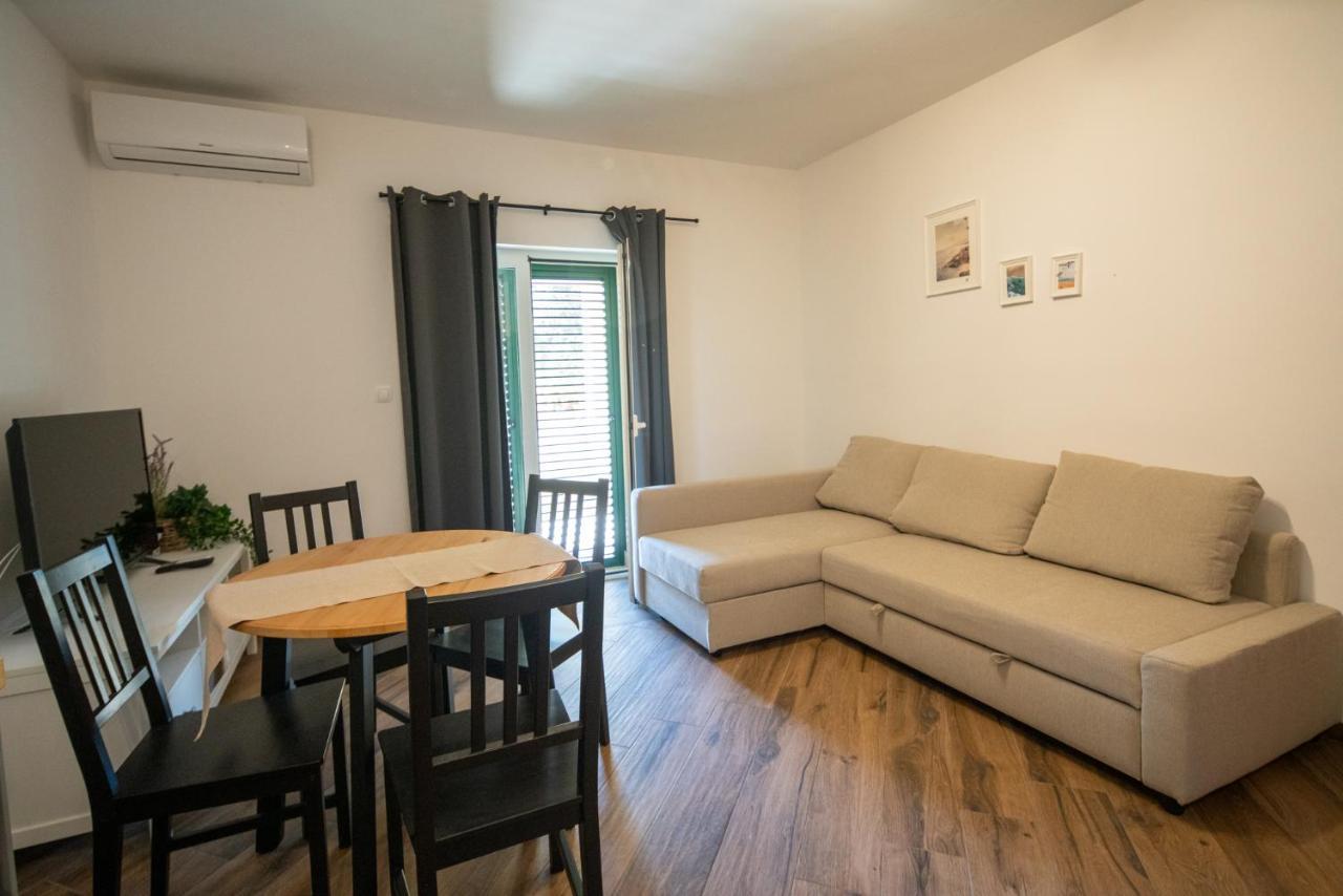 Apartmani Mara Pakoštane Εξωτερικό φωτογραφία