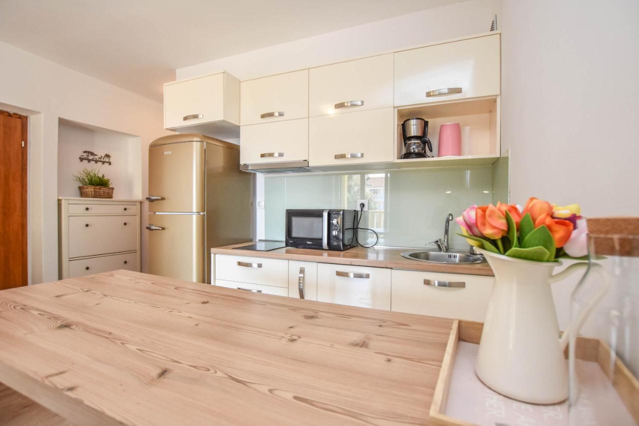 Apartmani Mara Pakoštane Εξωτερικό φωτογραφία