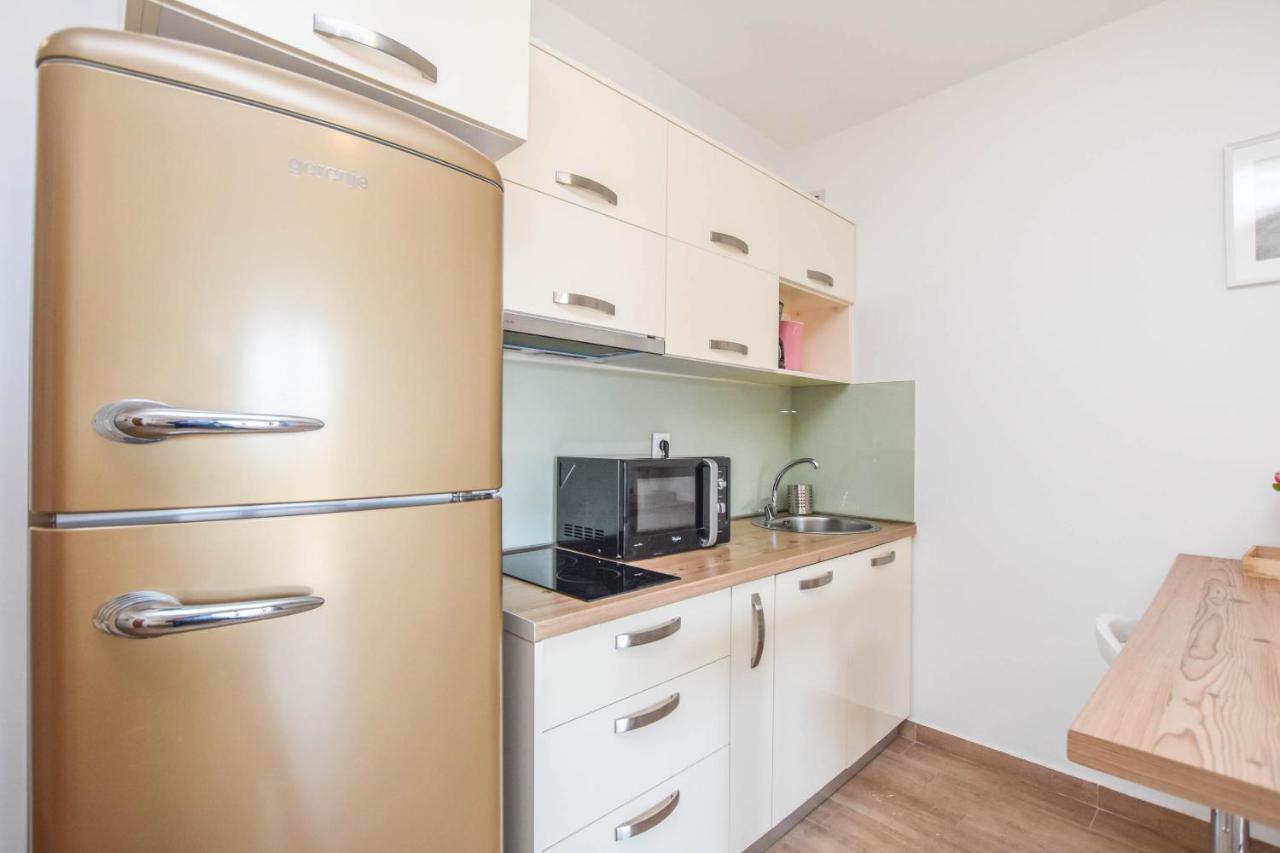 Apartmani Mara Pakoštane Εξωτερικό φωτογραφία
