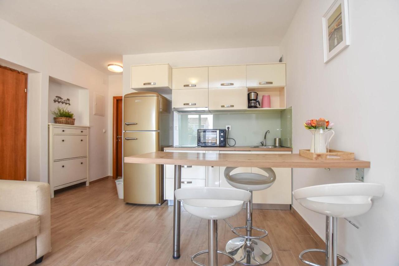 Apartmani Mara Pakoštane Εξωτερικό φωτογραφία
